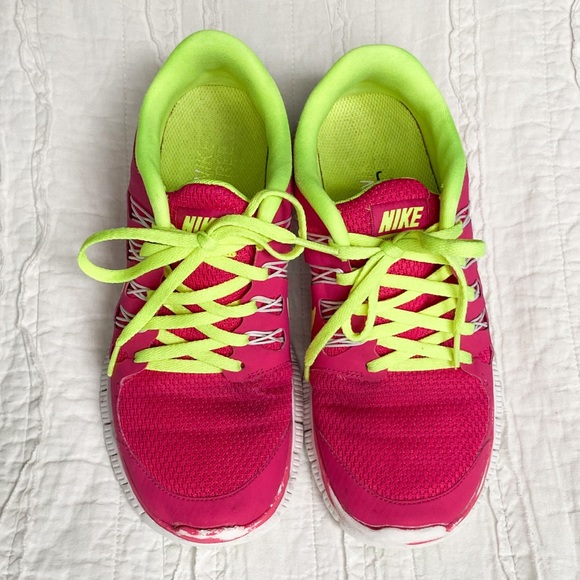 NIKE Free 5.0 Pink and Yellow Running Shoes - Picture 4 of 12